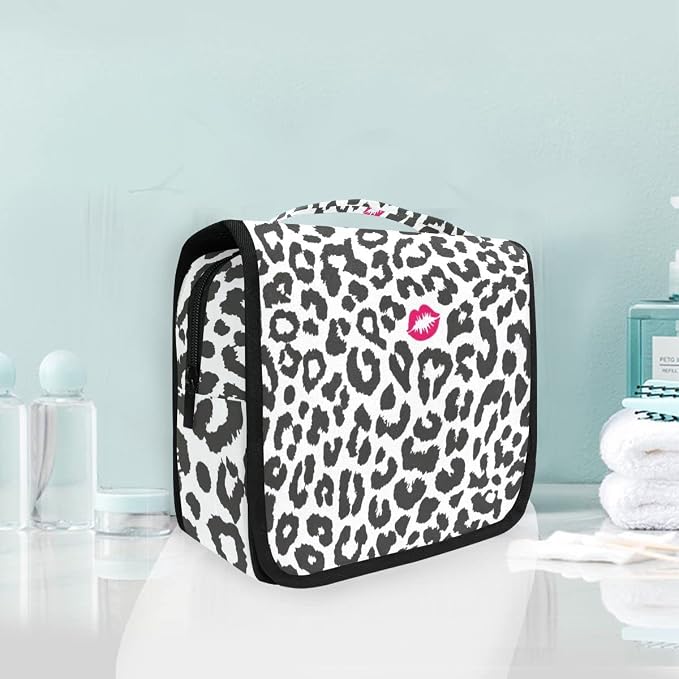 Leopard Kiss