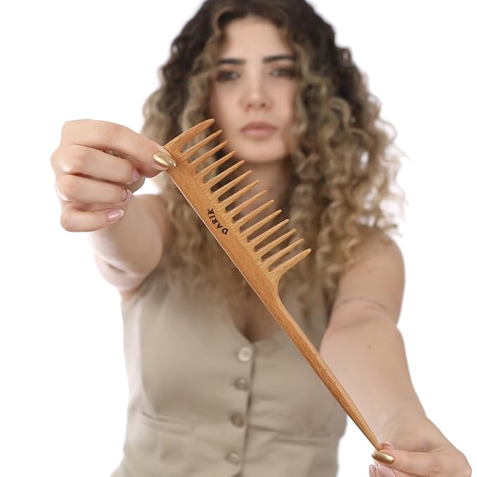 Wide Tooth Tail Comb