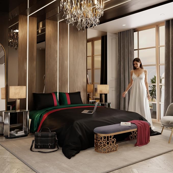 Vogue Louvre Luxe Black