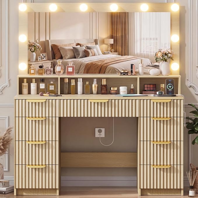 Oak With 9 Drawers & Large Mirror