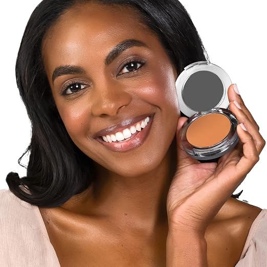 Golden Medium/MN5 - medium skin with neutral undertones